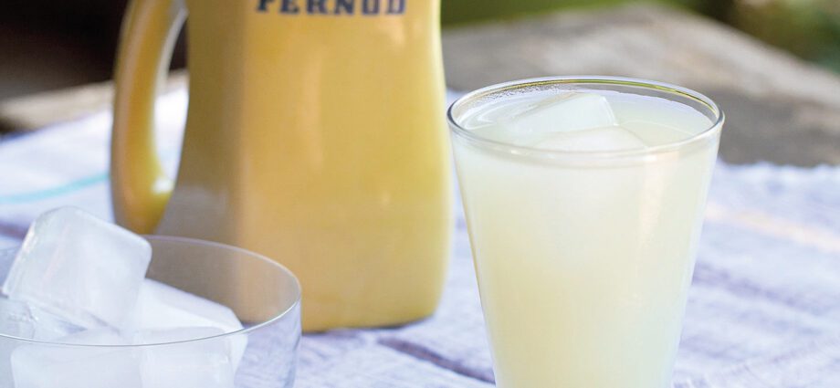 How and with what to drink pastis.