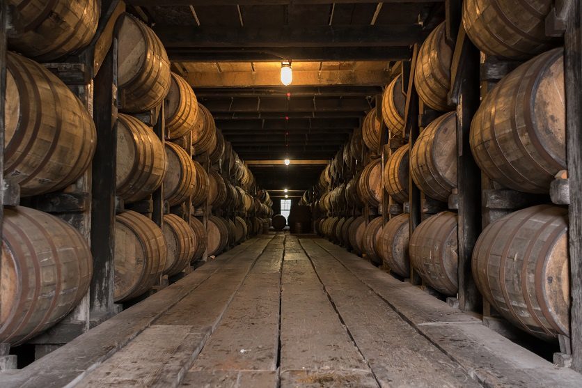 How barrel aging affects whiskey