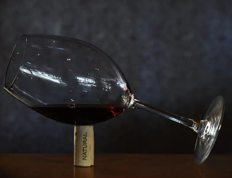 How long can open wine be stored and how to close a bottle