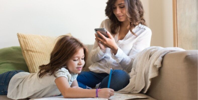 How parents&#8217; smartphones affect children