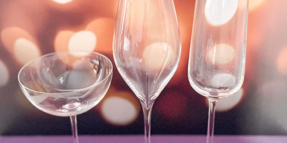 How to choose champagne glasses without looking rustic