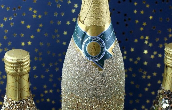 How to decorate a bottle of champagne for the New Year