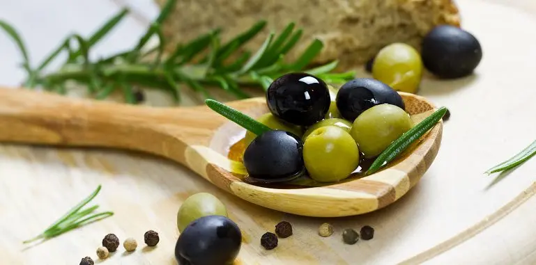 How to Drink an Olive Martini &#8211; Tips and Etiquette Rules