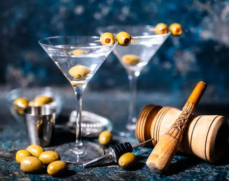 How to Drink an Olive Martini &#8211; Tips and Etiquette Rules