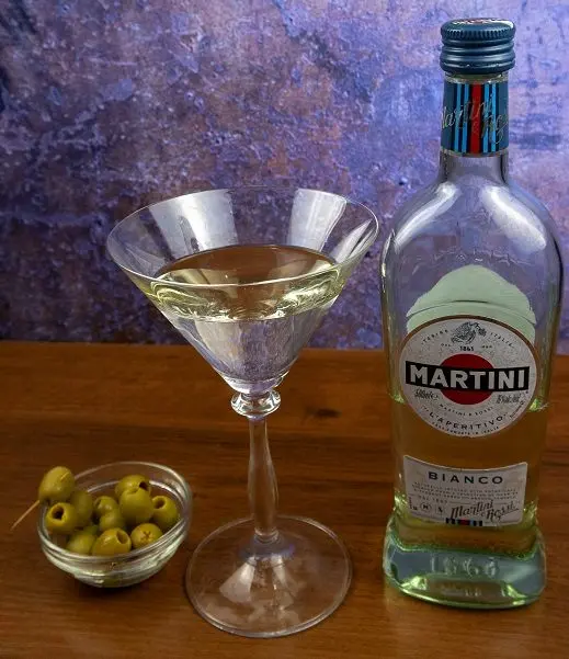 How to Drink an Olive Martini &#8211; Tips and Etiquette Rules