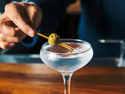 How to Drink an Olive Martini &#8211; Tips and Etiquette Rules