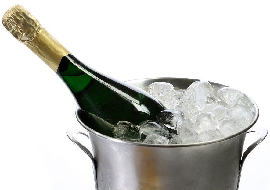 How to drink champagne: glasses, temperature, snack, etiquette