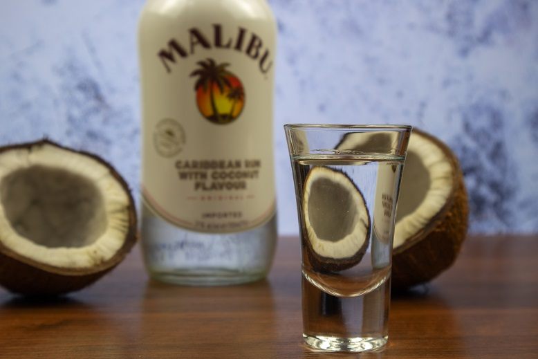 How to drink coconut liqueur Malibu (Malibu)