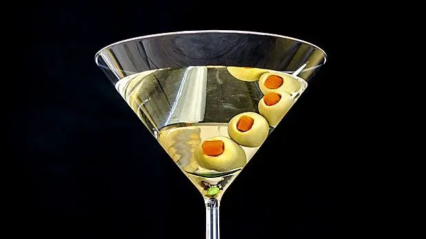 How to drink Martini: two correct ways