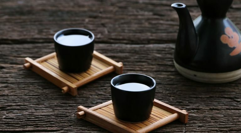 How to Drink Sake Properly and Be a Good Gaikokujin