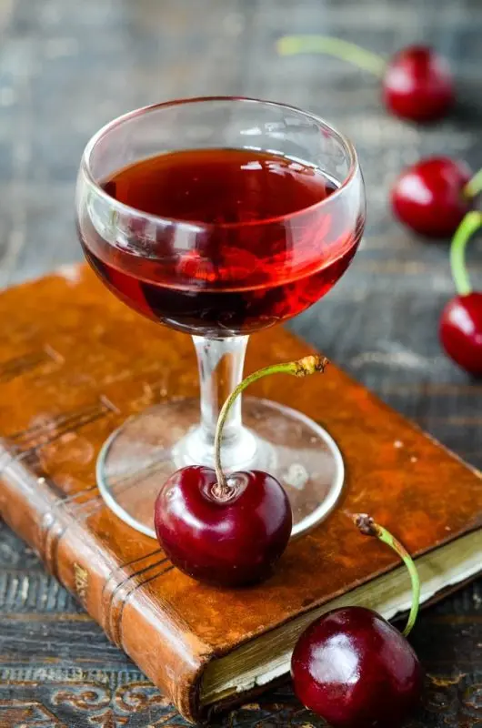 How to make cherry liqueur &#8211; some delicious recipes