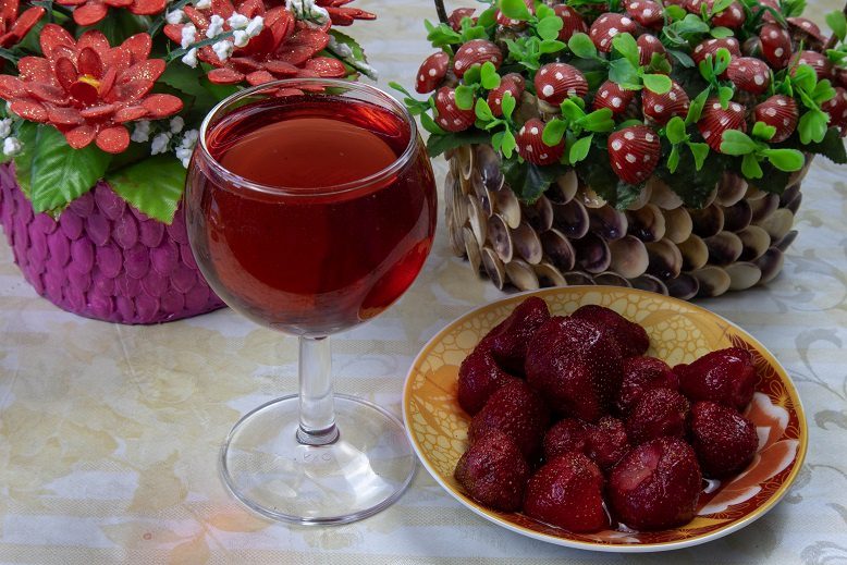 How to make homemade strawberry wine