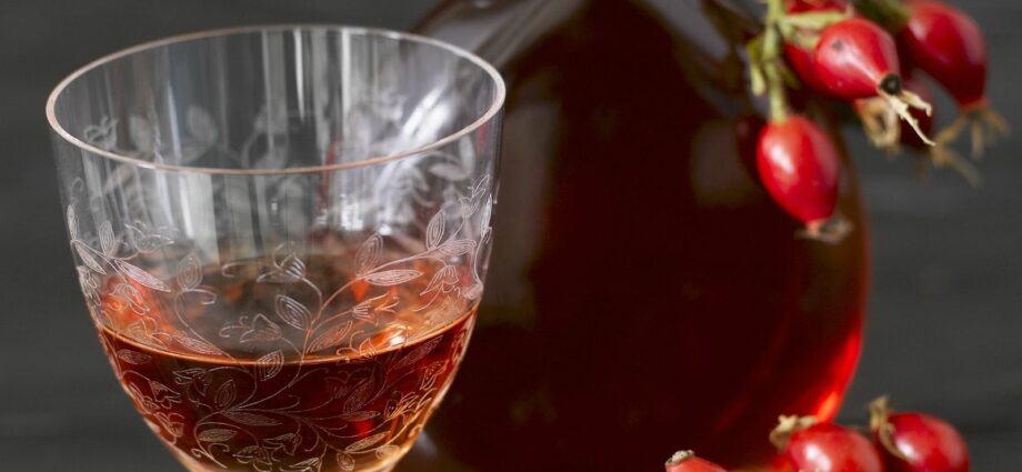 How to make rosehip liqueur at home &#8211; 3 recipes