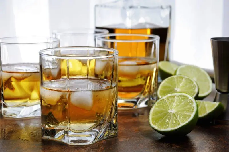 How to make spiced rum quickly and easily without screwing up