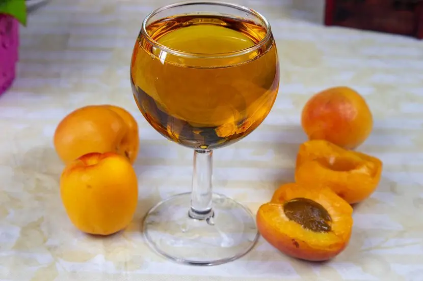 How to make wine from apricots