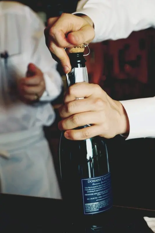 How to open a bottle of champagne if the cork is broken