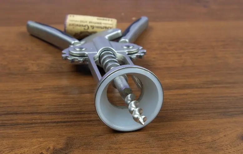 How to open a bottle of wine with a corkscrew &#8211; instructions and video