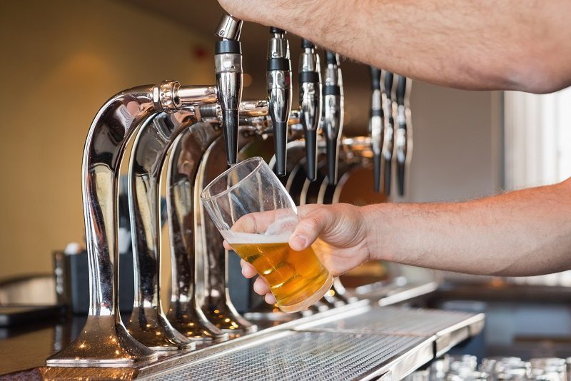 How to properly pour beer into a glass