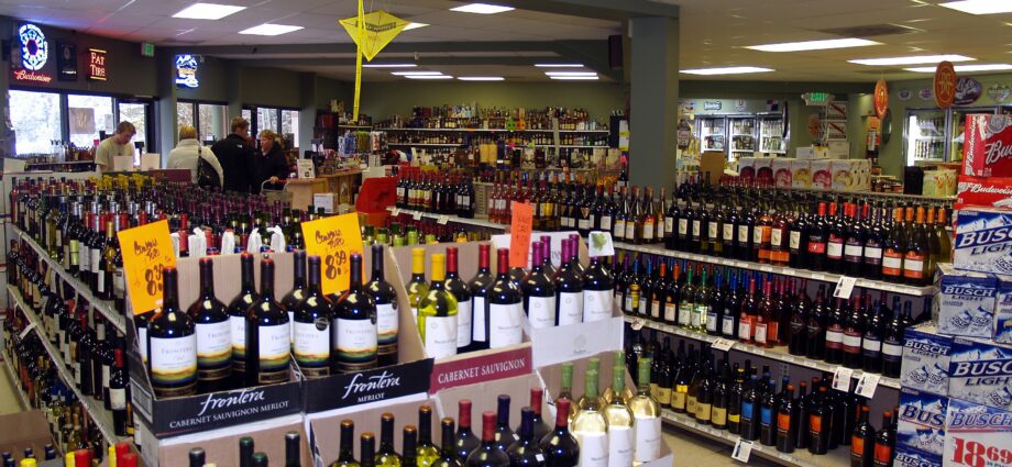 I have owned an alcohol supermarket for 2 years &#8211; my sad statistics: what and how much they drink, and is it true that women do not lag behind men