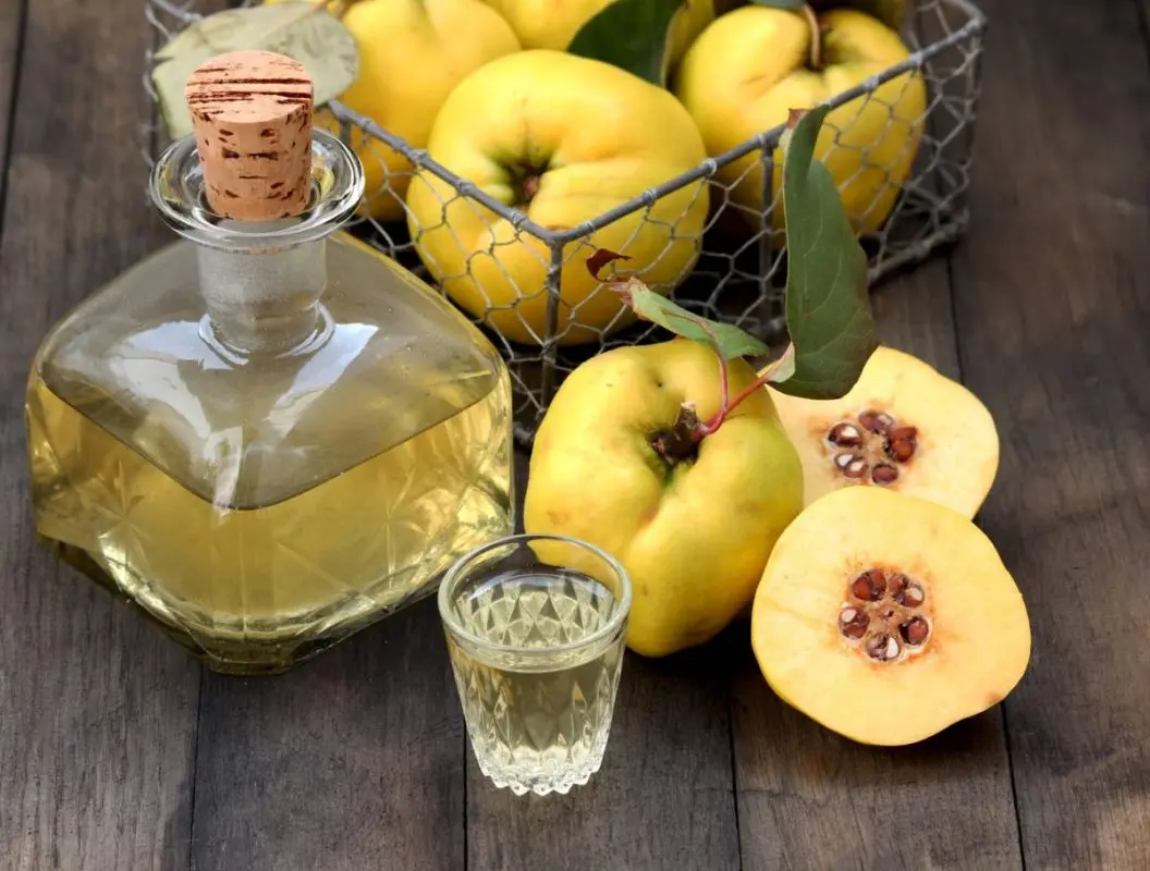 I tried a tincture on Quince from a friend for the New Year &#8211; I was pleasantly surprised: I share a recipe where even frozen quince from the store is suitable