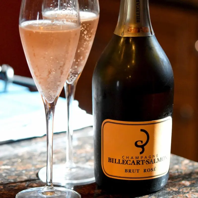 I try to make real champagne at home from ordinary wine: I share the recipe and the result of the experiment