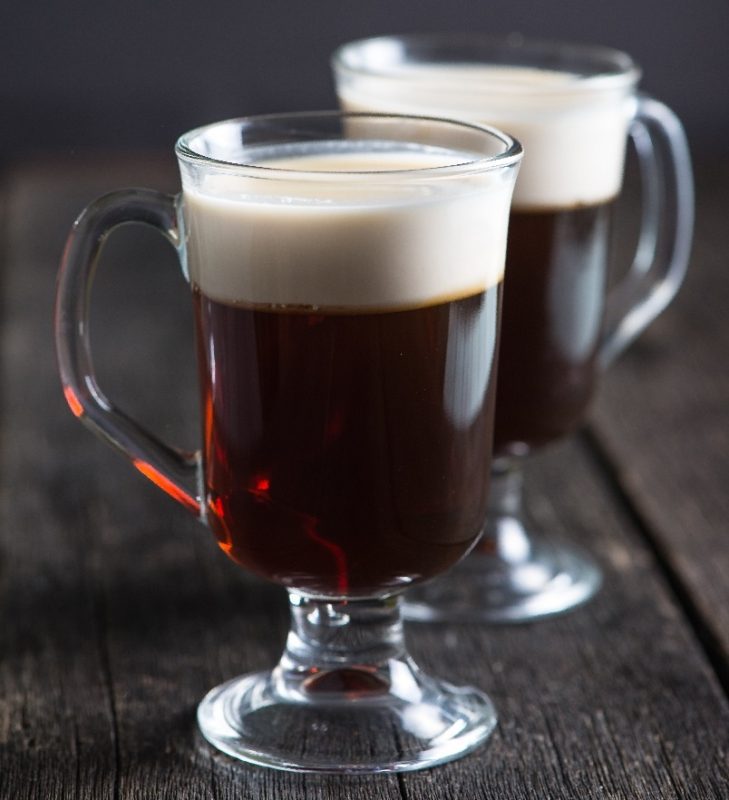 Irish coffee (Irish coffee) &#8211; a warming cocktail with whiskey