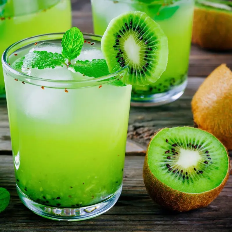 Kiwi liqueur with lime zest and cardamom