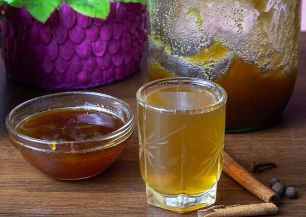 Krambambulya &#8211; Belarusian honey tincture with spices