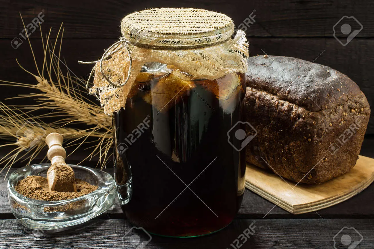 Kvass from malt on rye sourdough at home