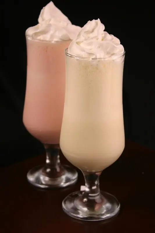 &#8220;Ladies&#8217; man&#8221; &#8211; homemade liqueur with chocolate, condensed milk, milk and cream