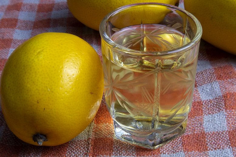 Lemon tinctures on vodka, moonshine and alcohol