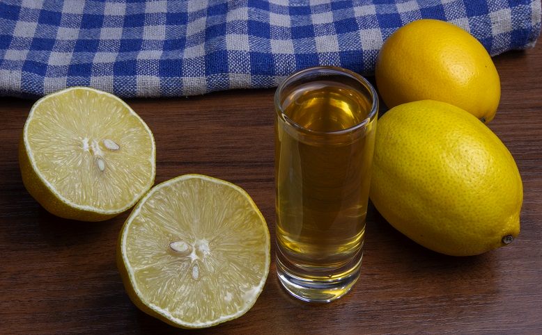 Lemon tinctures on vodka, moonshine and alcohol