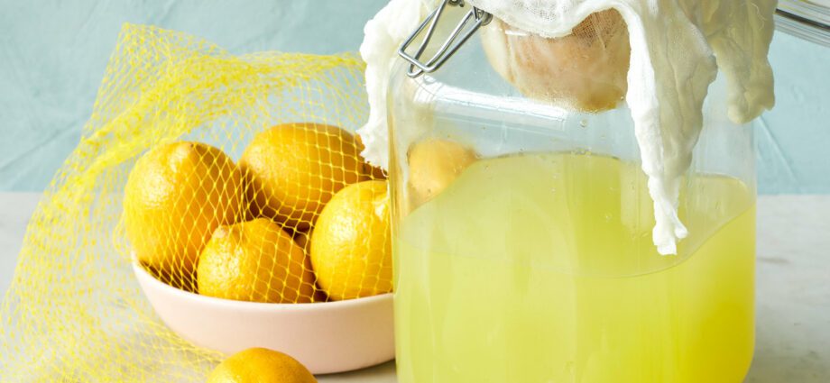 Limoncello: 2 recipes at home