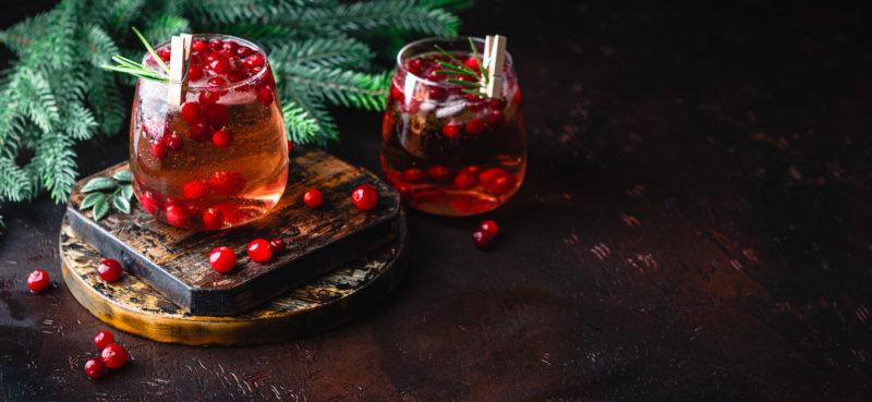 Lingonberry liqueurs on vodka, gin, rum and wine &#8211; 4 recipes