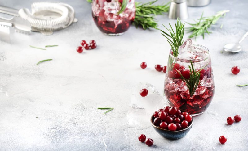 Lingonberry liqueurs on vodka, gin, rum and wine &#8211; 4 recipes