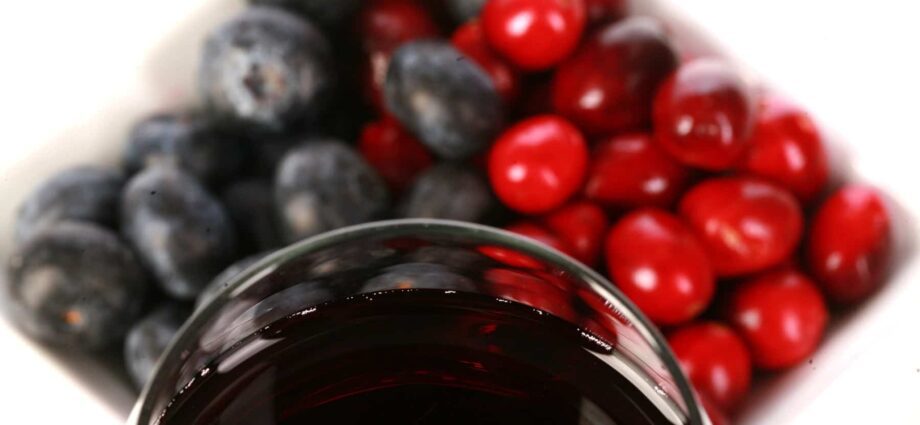 Lingonberry wine: a classic recipe short and clear