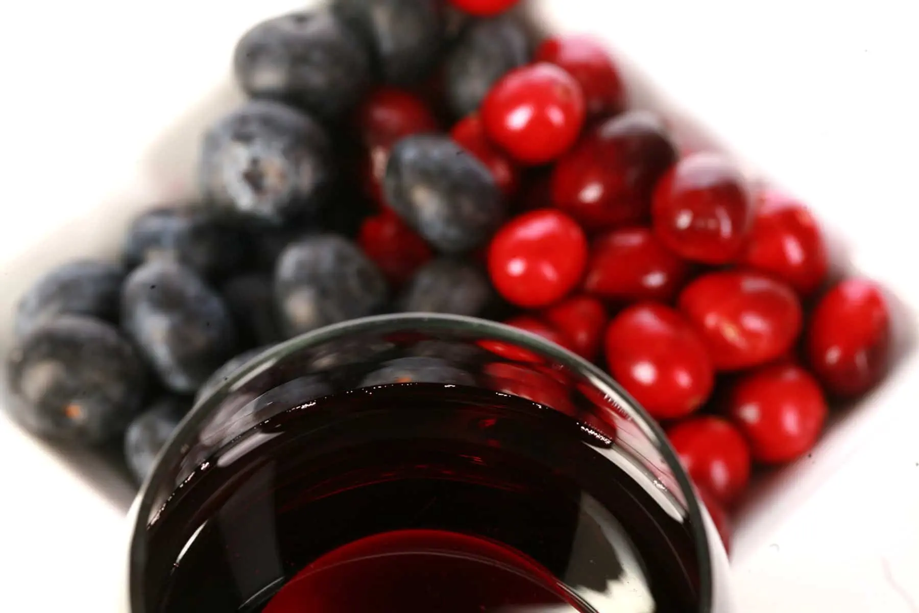Lingonberry wine: a classic recipe short and clear