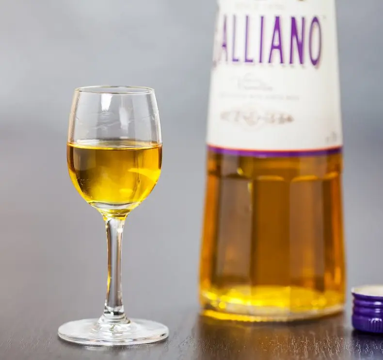 Liquor Galliano (Galliano) &#8211; Italian essence of more than thirty herbs