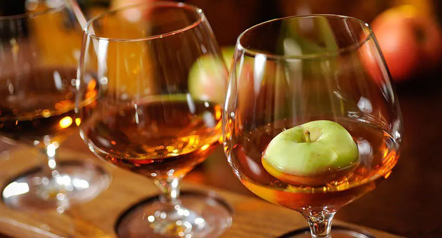 Making aristocratic brandy Calvados from domestic apples: my experience