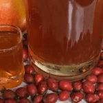 Making rosehip liqueurs at home