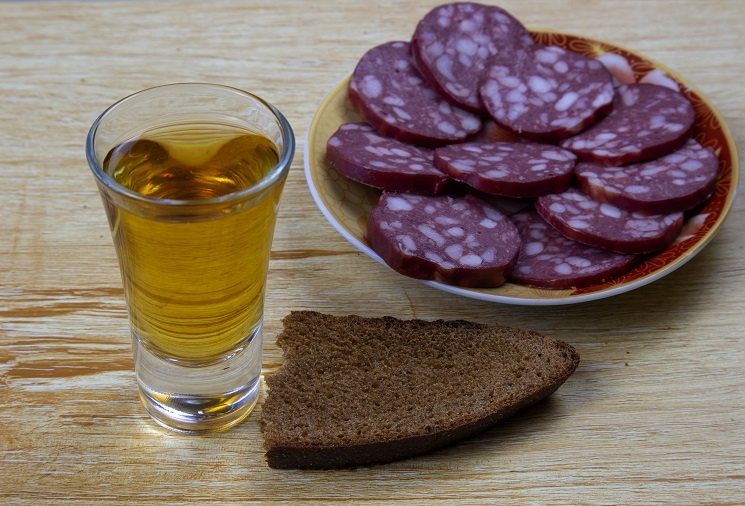 Men&#8217;s tincture on rye malt with garlic and pepper