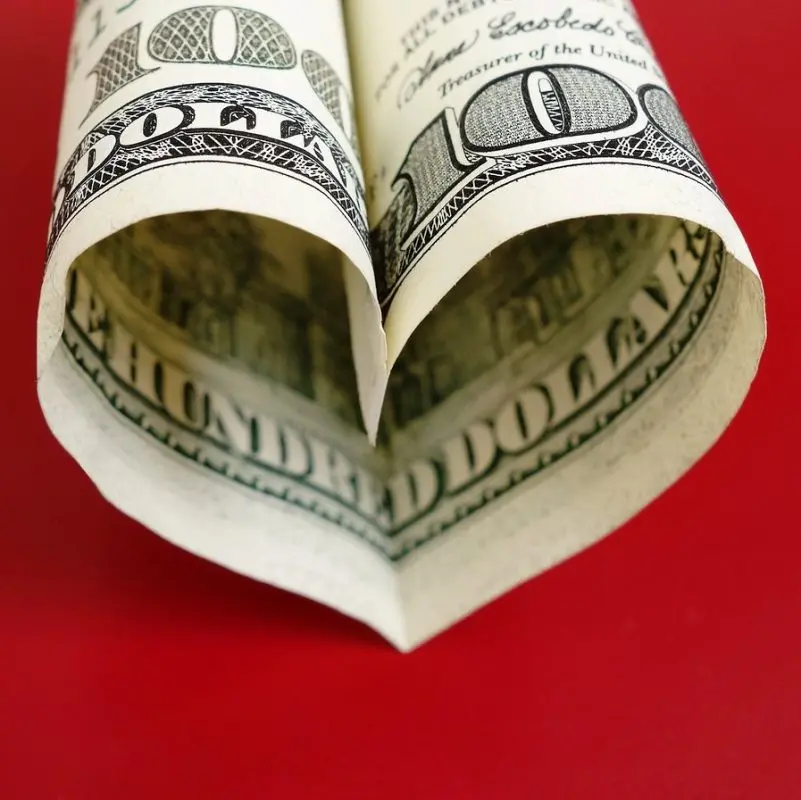Money as an indicator of relationships in a couple