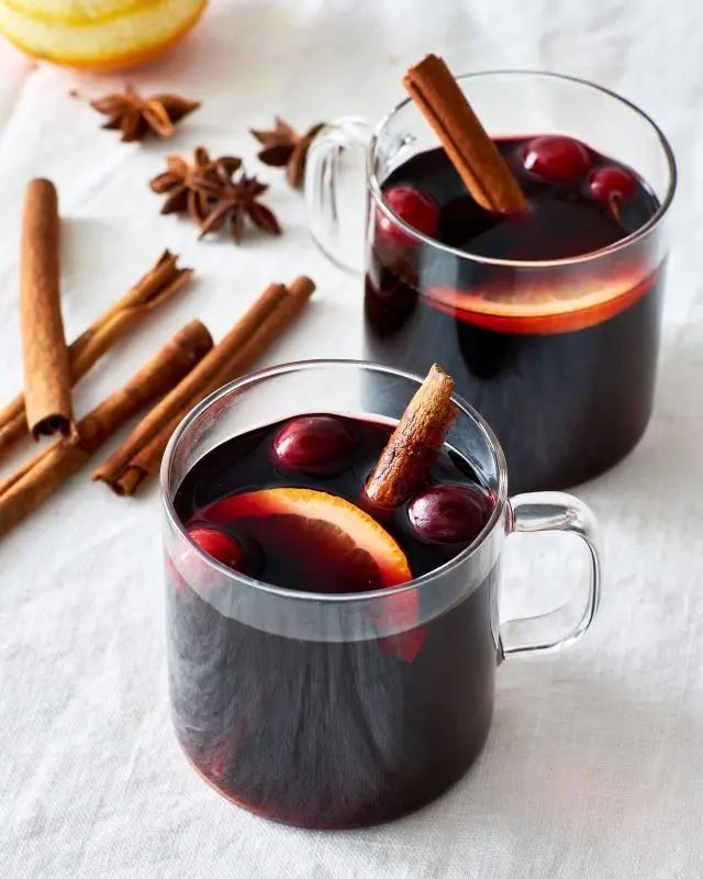 Mulled wine in a slow cooker: 5 recipes at home