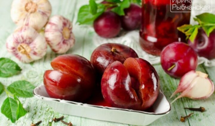 Plums marinated in wine for winter preservation