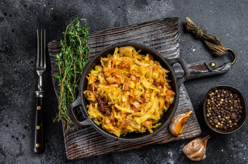 Polish bigos &#8211; a classic recipe with fresh and sauerkraut