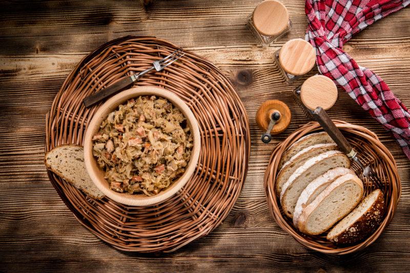 Polish bigos &#8211; a classic recipe with fresh and sauerkraut