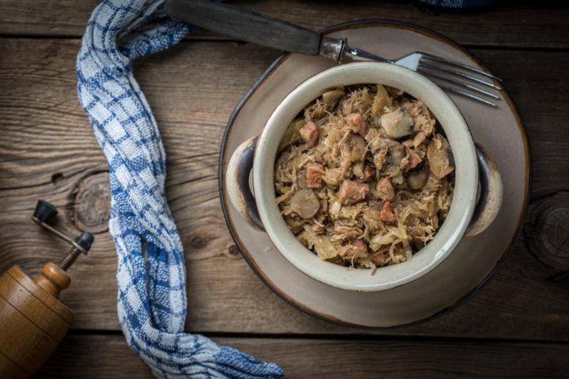 Polish bigos &#8211; a classic recipe with fresh and sauerkraut