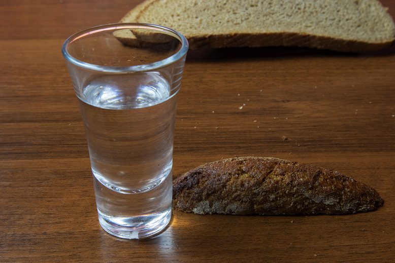 Polugar (bread wine) &#8211; a forgotten Russian alcoholic drink