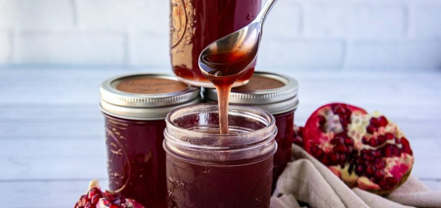 Pomegranate syrup: 3 recipes at home