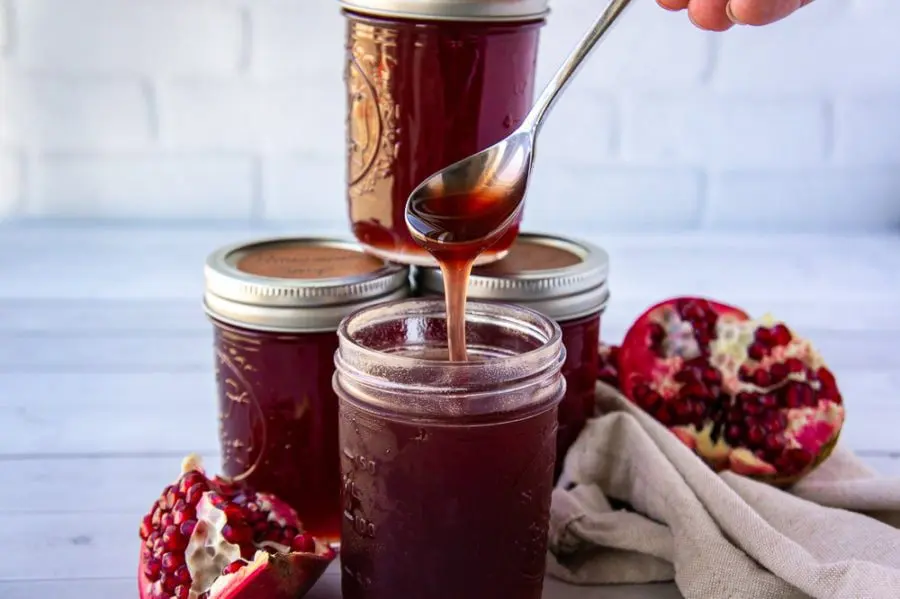 Pomegranate syrup: 3 recipes at home